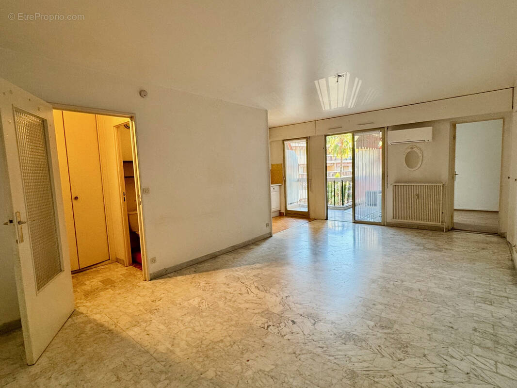 Appartement à VALLAURIS