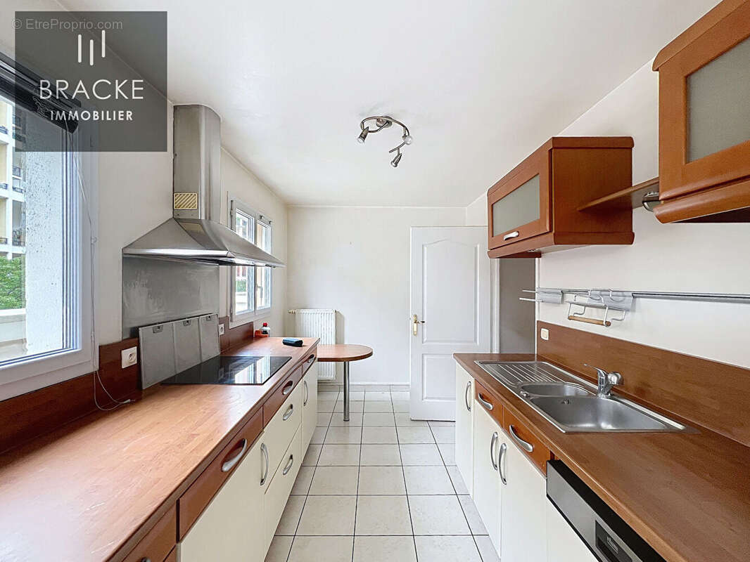 Appartement à COURBEVOIE