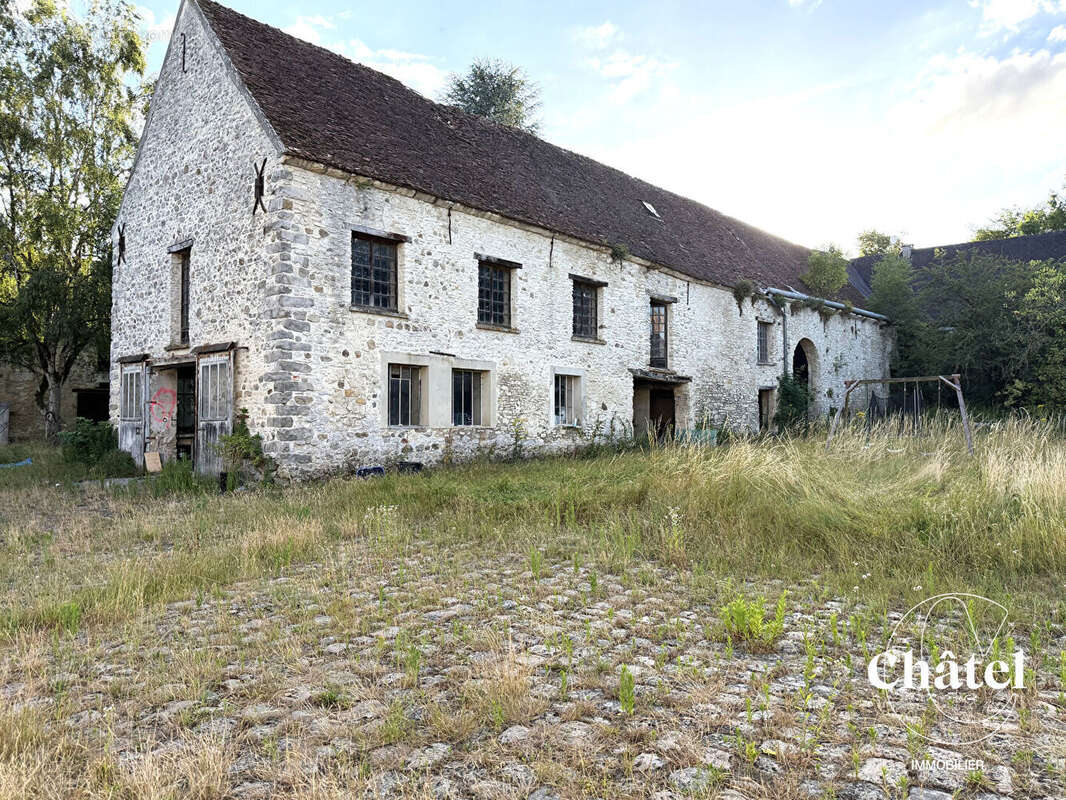 Proche Nanteuil le Haudouin - Ensemble immobilier et dépendances - Travaux - photo 5