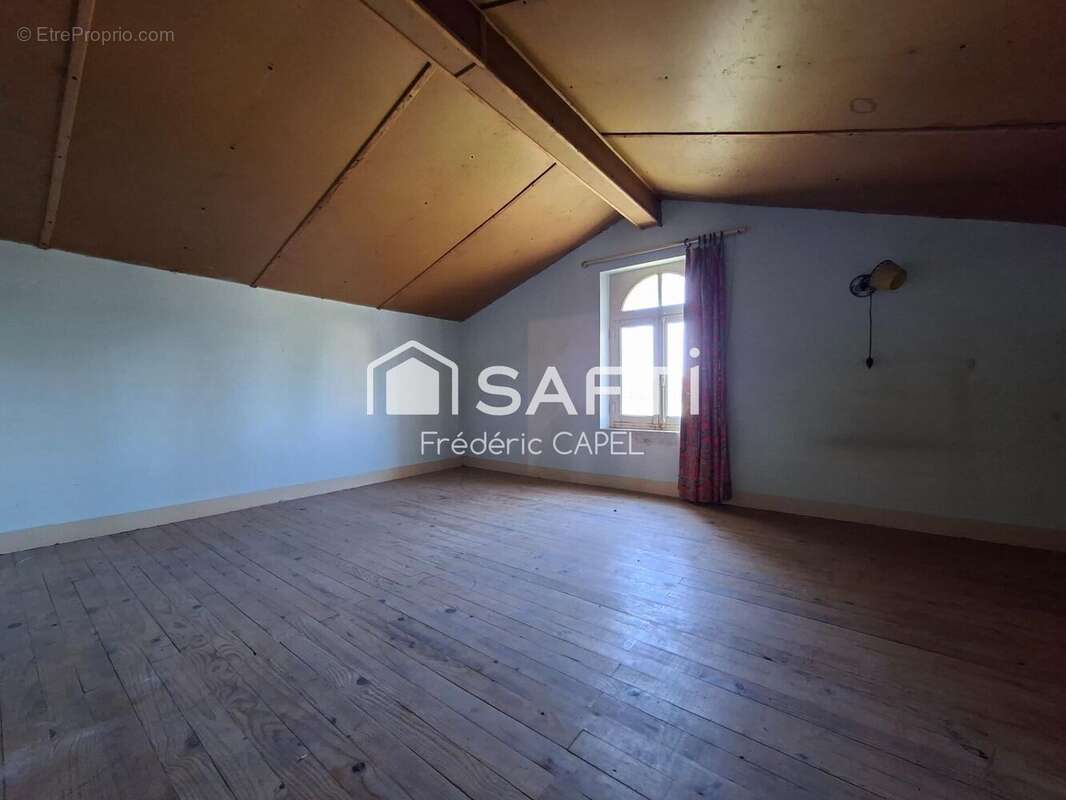 Maison 94 m² à Castres  - photo 8