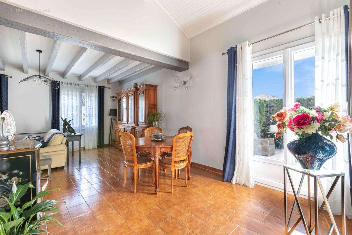 Maison à SAINT-LOUP-CAMMAS