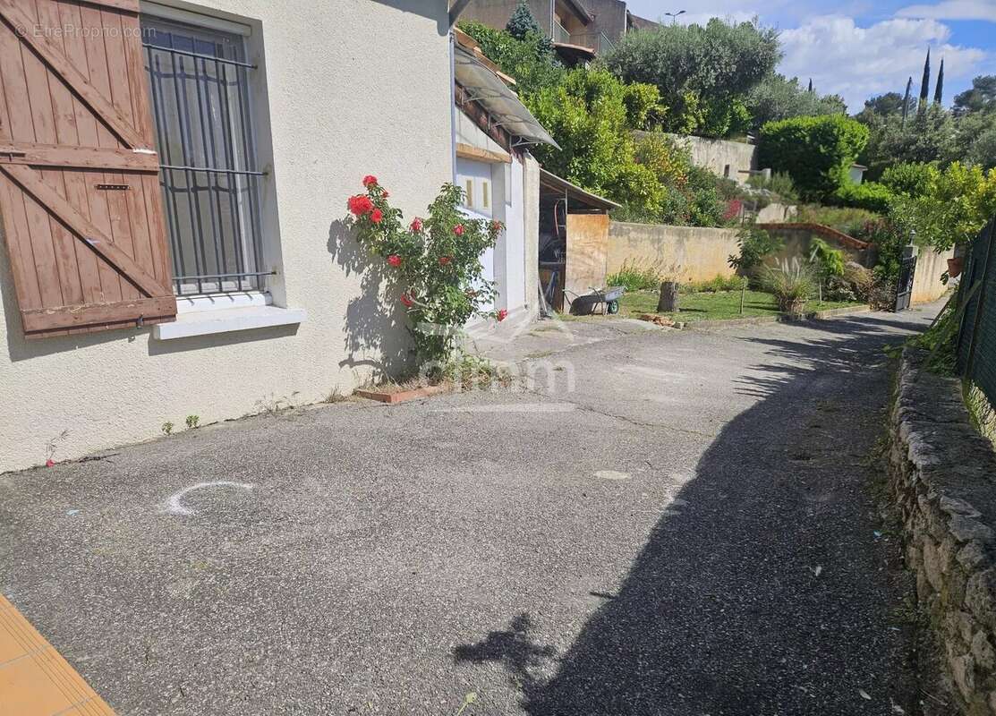 Maison à GANAGOBIE