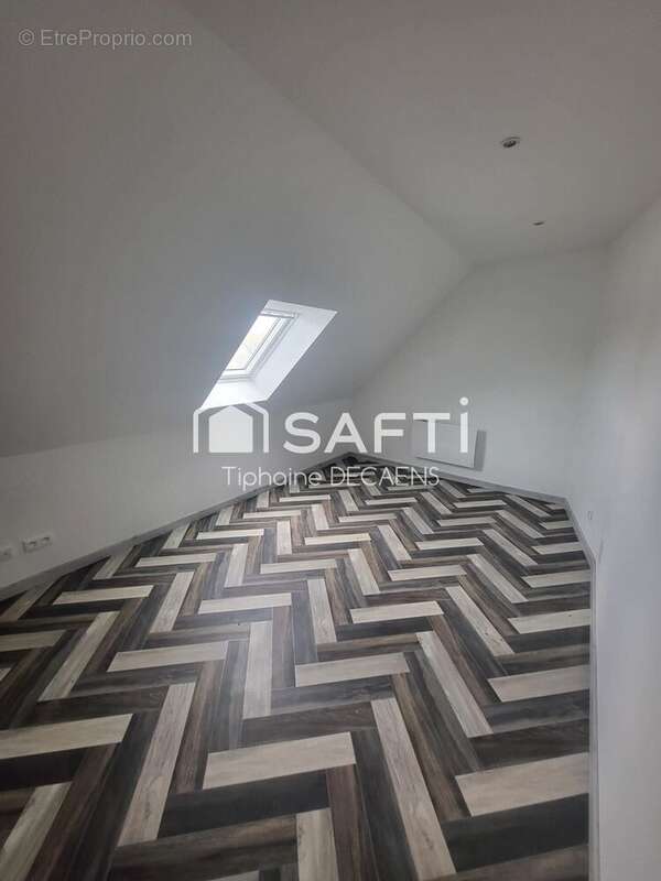 Maison 170 m² à Rille  - photo 7