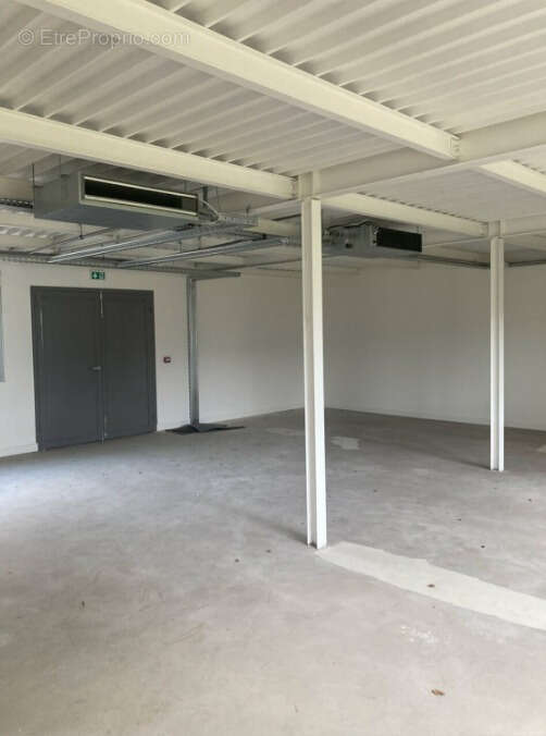 Commerce à SAINT-PRIEST