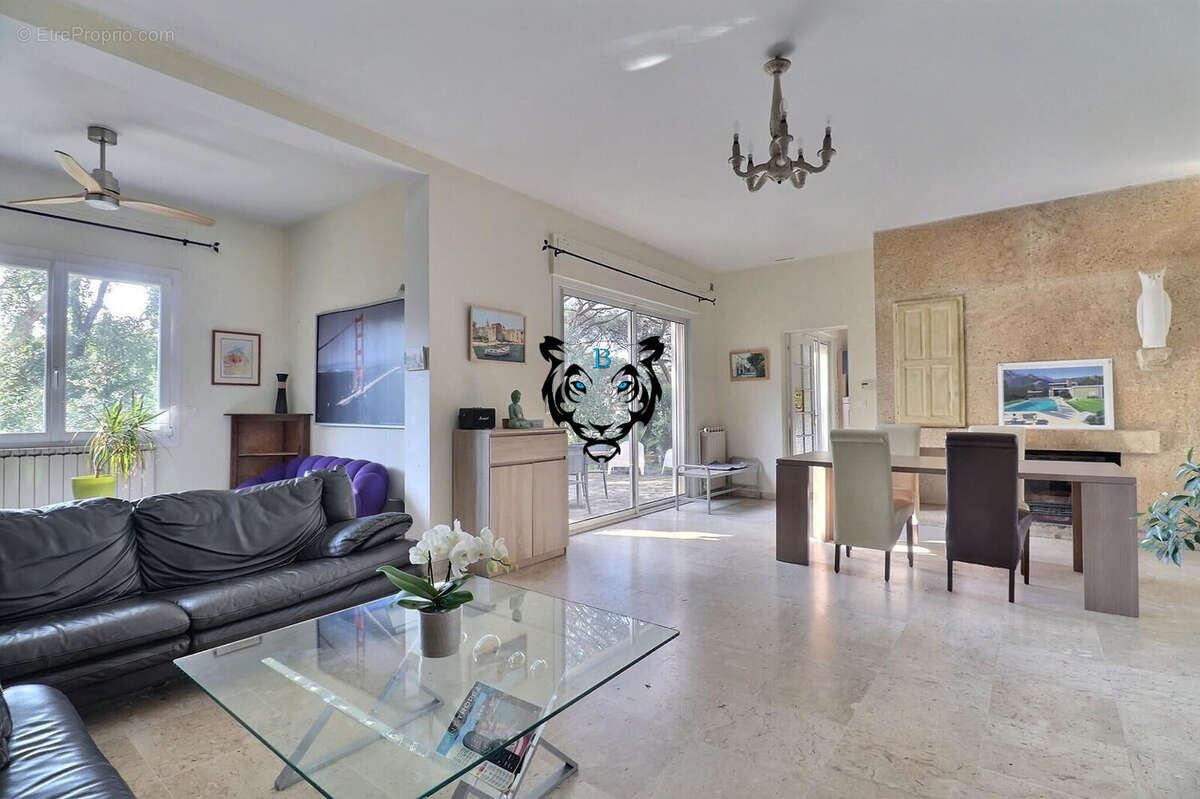 Maison à LES ISSAMBRES