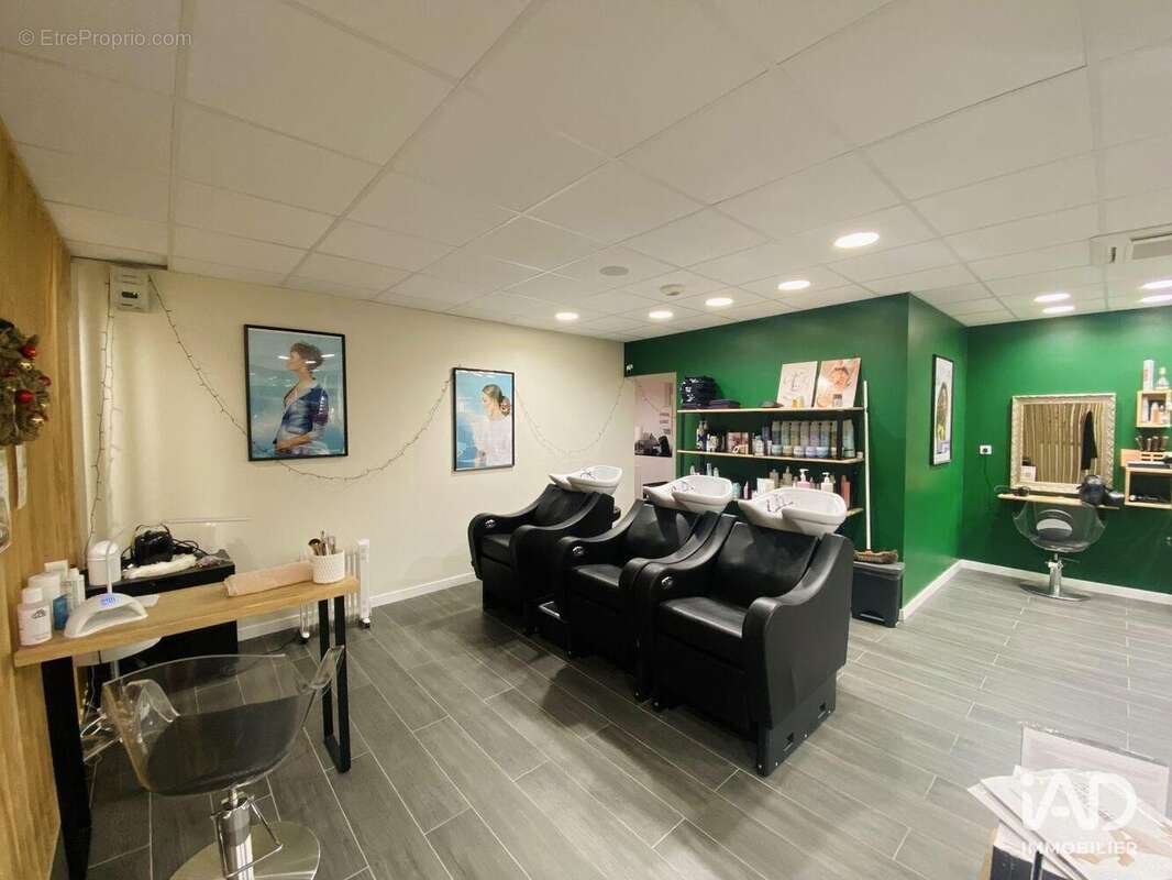 Photo 2 - Commerce à CARVIN