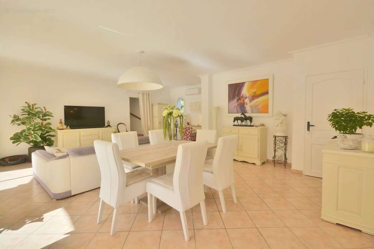 Maison à ROQUEFORT-LES-PINS