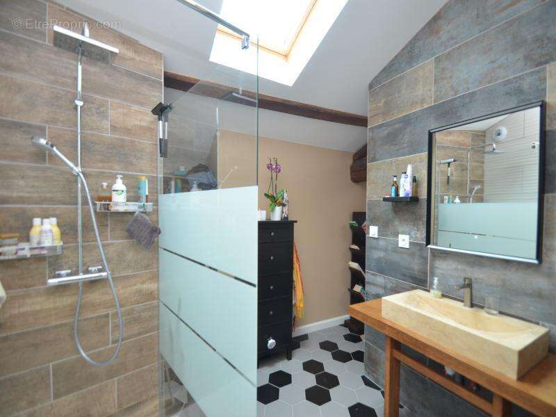 Maison 252 m² à Saint-Germain-Du-Puch  - photo 7