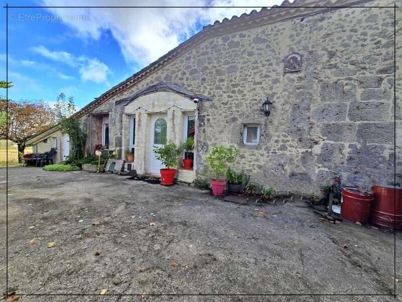 Maison à MEZIN
