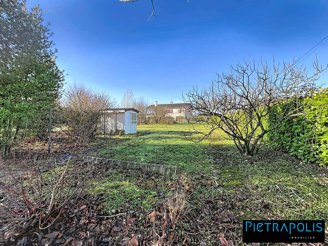 Terrain à CRECHES-SUR-SAONE