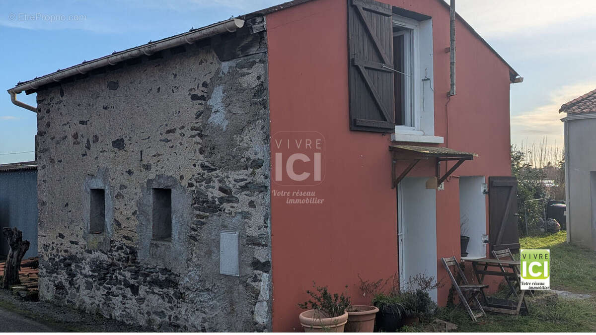 Maison à LA CHAPELLE-BASSE-MER