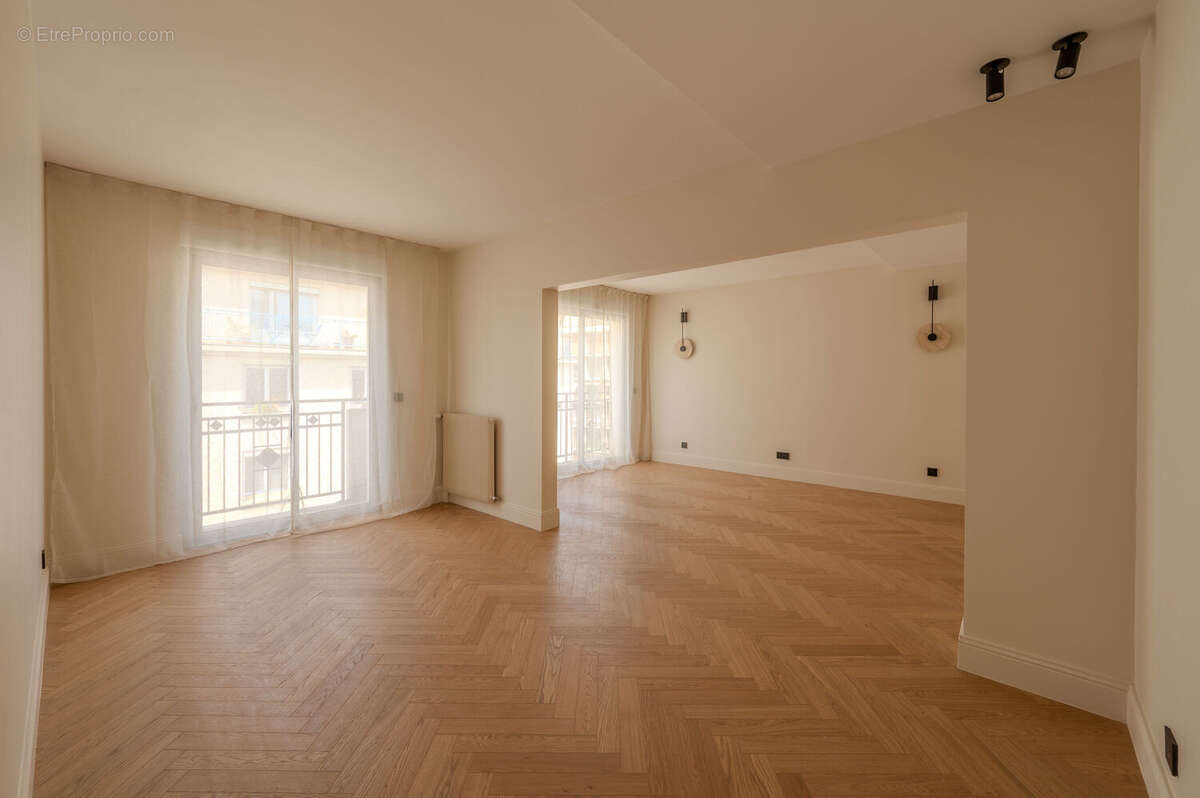 Appartement 90 m² à Paris-15e  - photo 2