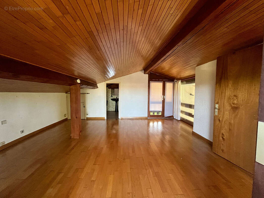 Secteur Villeneuve-sur-Lot, dans un quartier résidentiel, venez découvrir cette jolie maison d'architecte des années 80, avec vi - photo 8