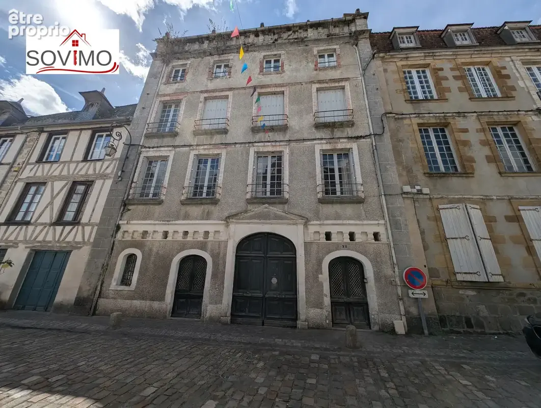 Dans le centre historique de confolens,  investissement locatif : immeuble  4 appts, cour intérieure et jardin - photo 4