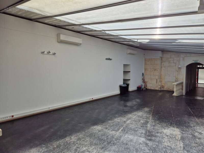 Local Commercial, 220 m2, face hôtel deVille - photo 11