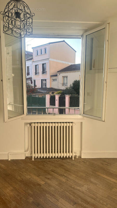 Appartement à LES LILAS