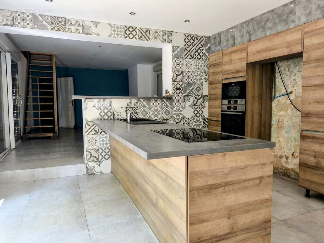 Maison 250 m² à Lussac  - photo 5