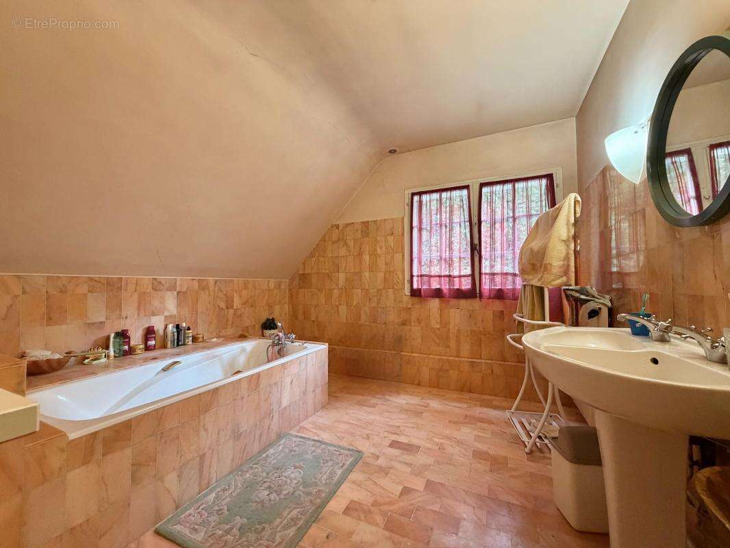 Maison à MAREIL-LE-GUYON