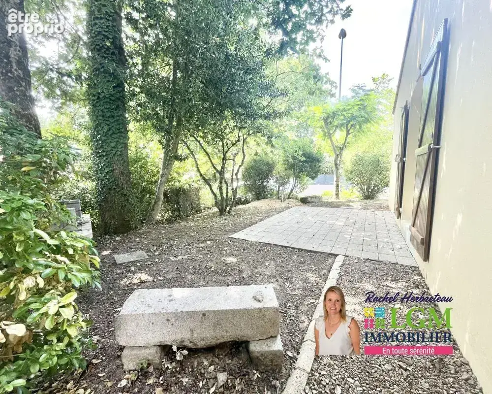 Maison À Vendre - Mouilleron le Captif- Maison familiale avec jardin arboré dans un lotissement calme - photo 4