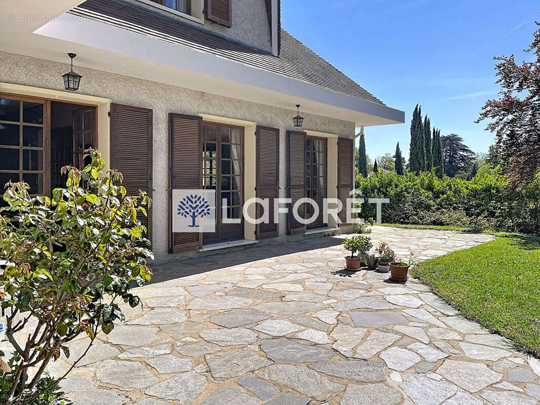 Maison à NEYRON