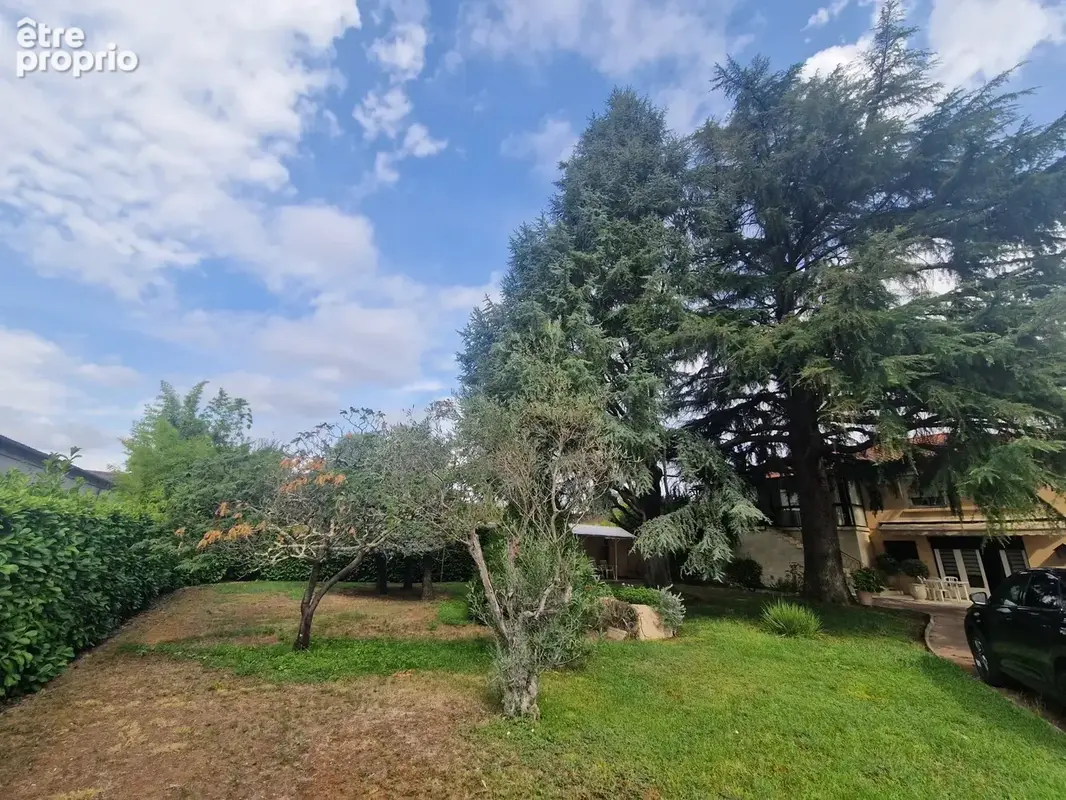 Villa Familiale avec appartement, grand garage et terrain plat - photo 6