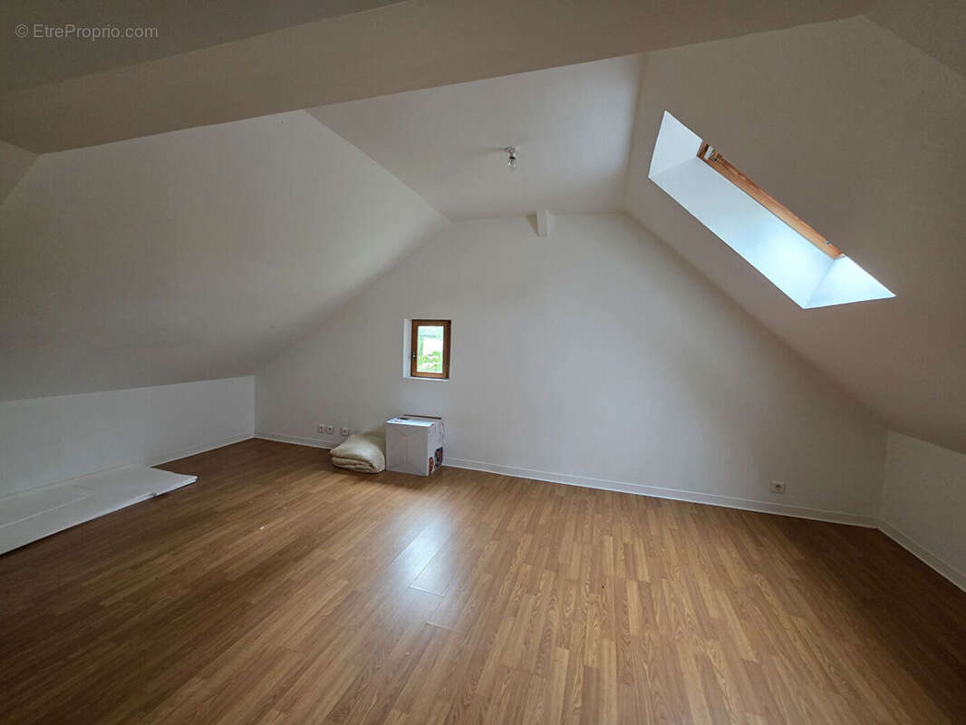 Maison 83 m² à Crevecoeur-Le-Grand  - photo 5