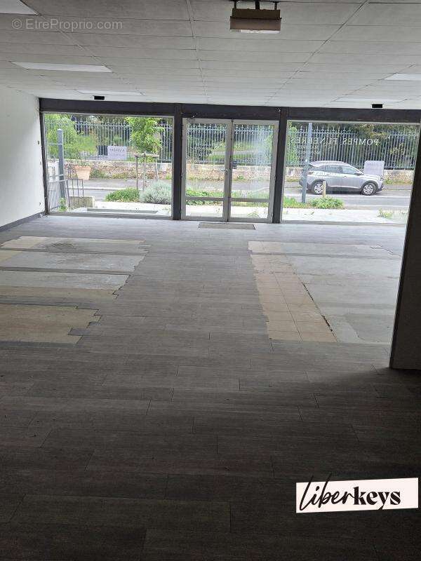 Beau local commercial 130m2 avec Appartement 120 m2 et terrain 3000 m2 - photo 2
