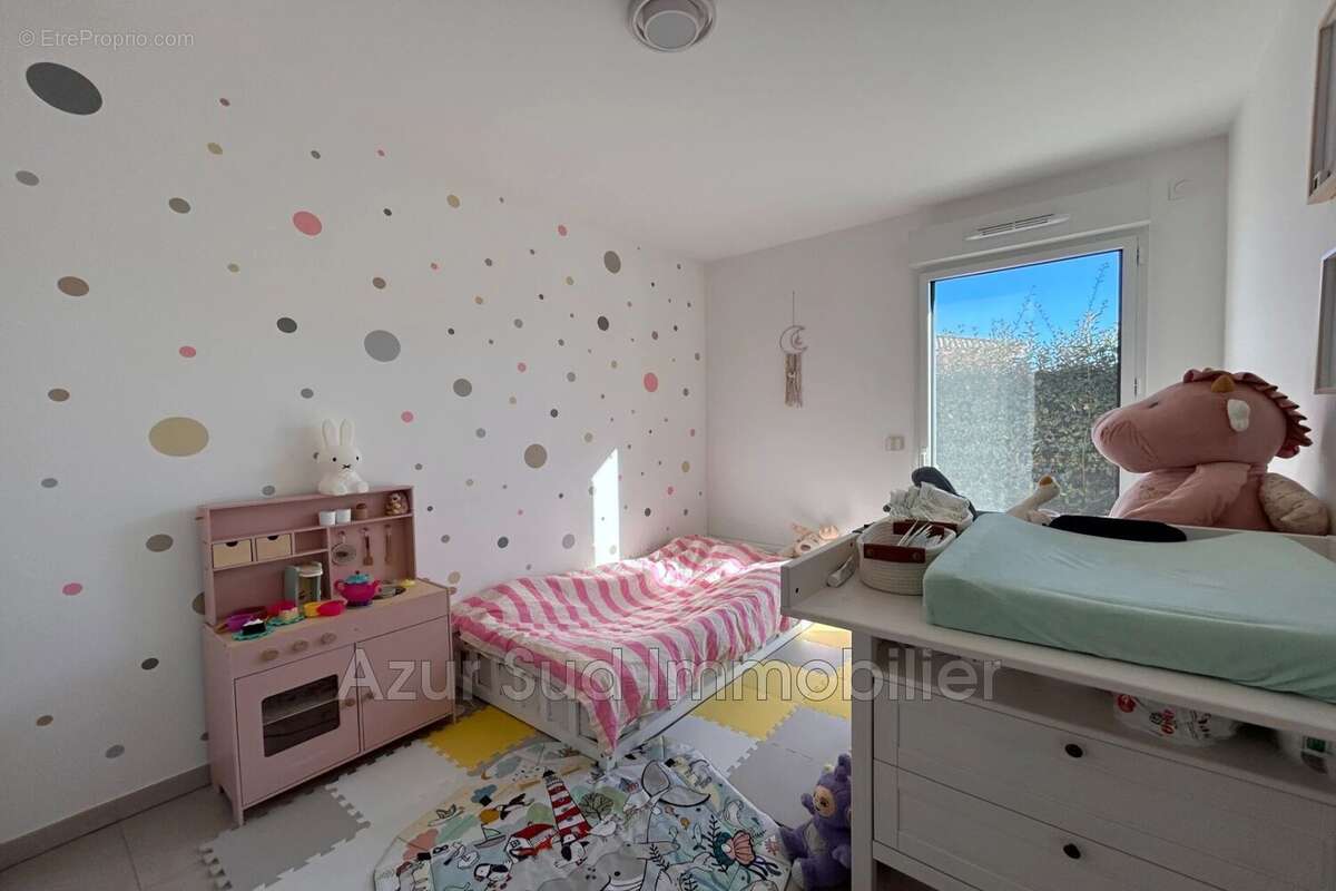 Appartement à VALLAURIS