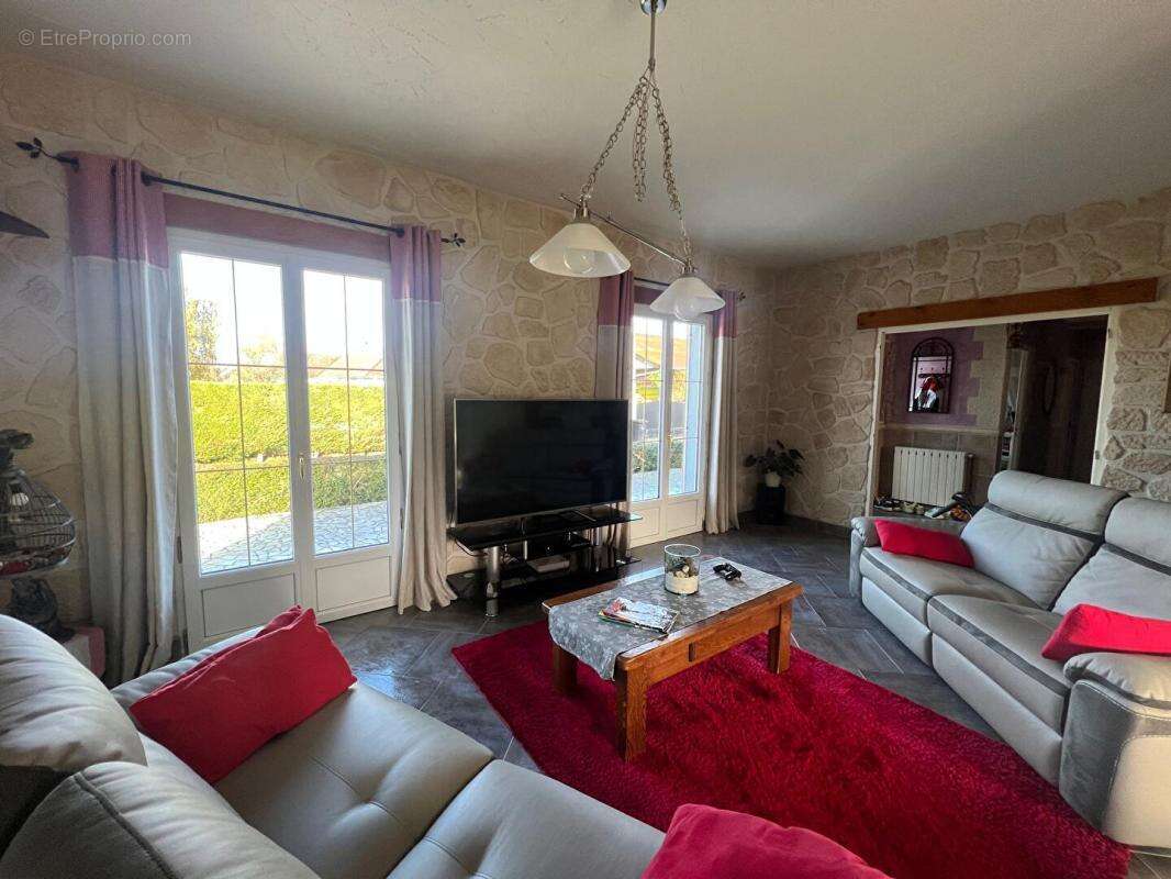 Maison à VARENNES-VAUZELLES