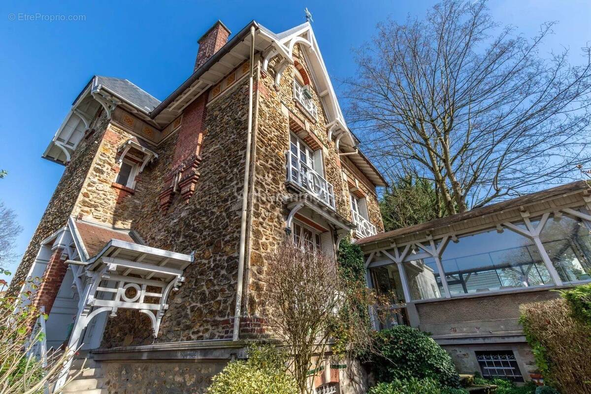 Maison à LE PERREUX-SUR-MARNE