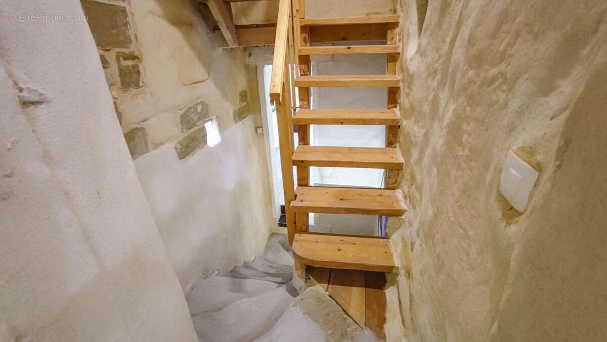 Maison à SAINTE-ANASTASIE