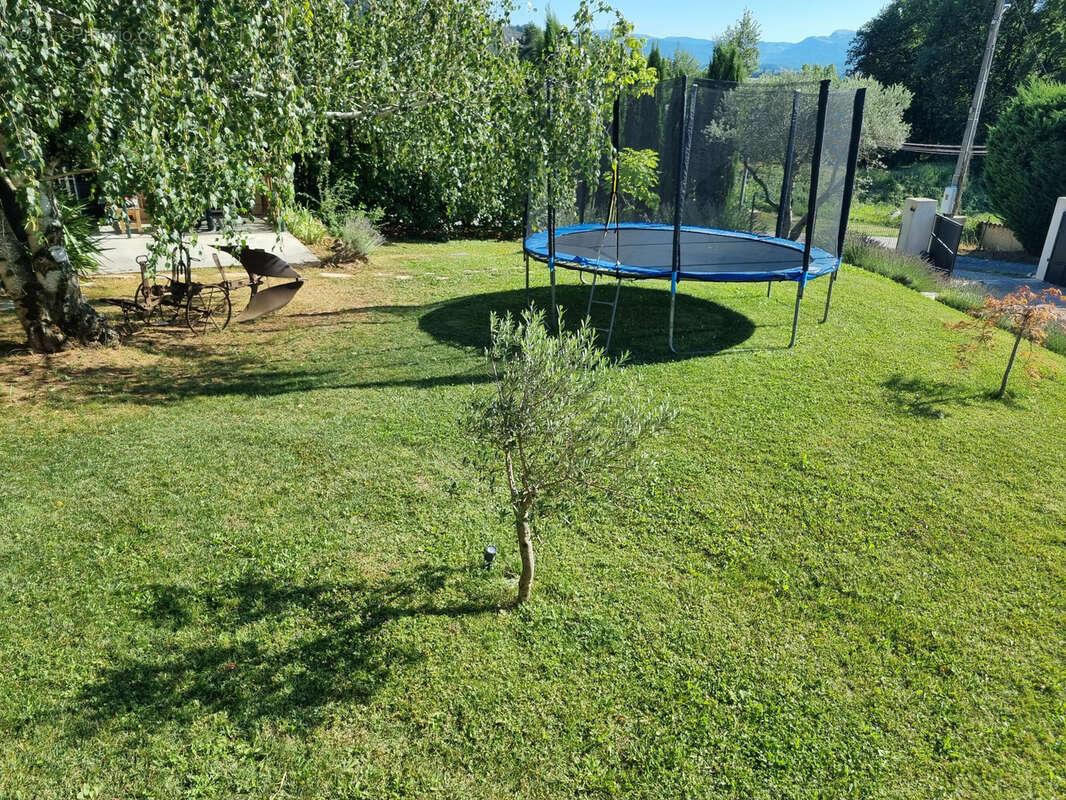 Maison récente de plain pied avec un garage de 120 m2 - photo 3