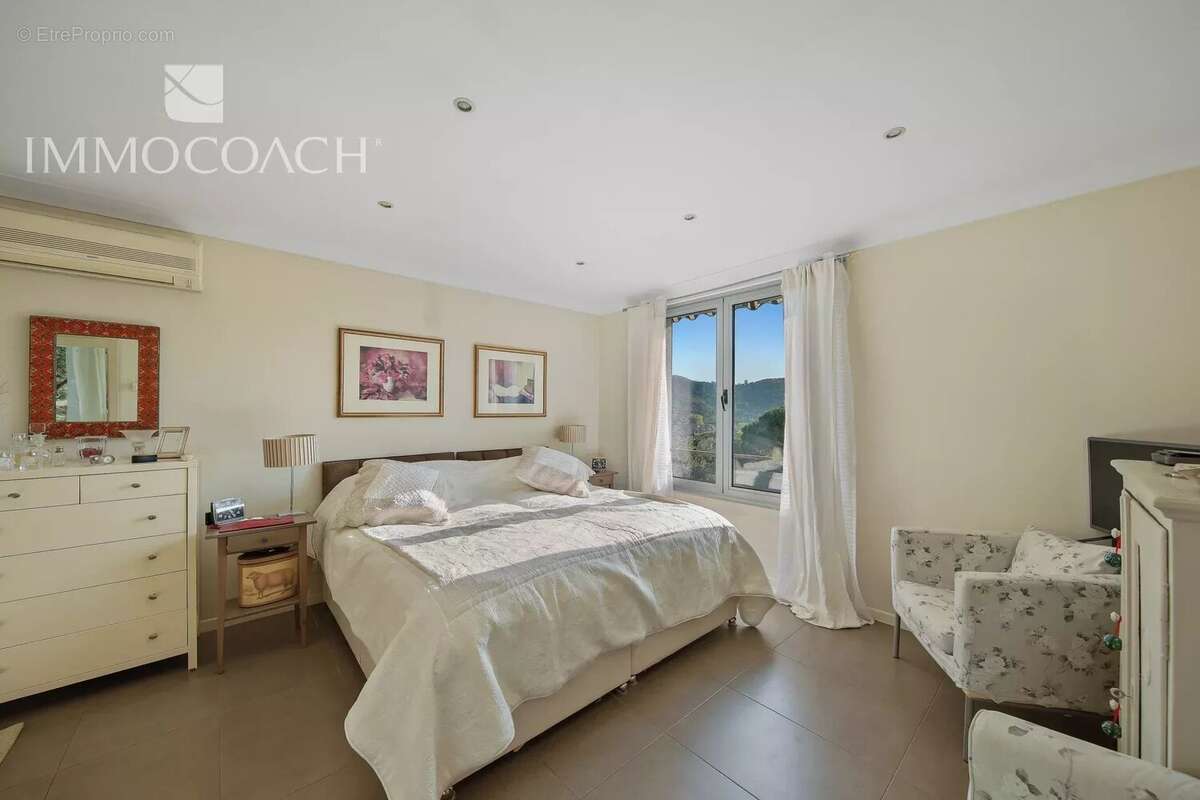 Maison à COLLOBRIERES