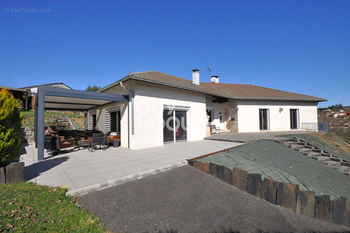 Maison à SAINT-SYMPHORIEN-SUR-COISE