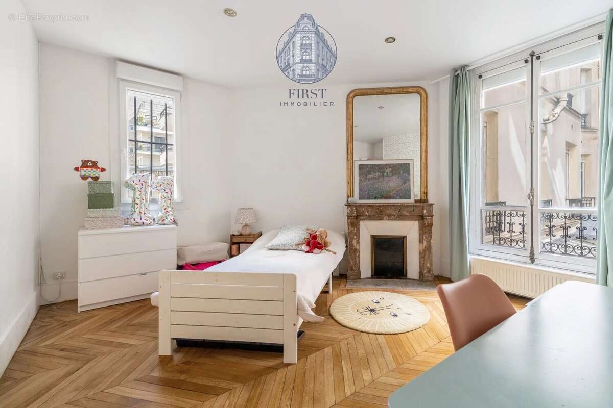 Appartement à PARIS-17E