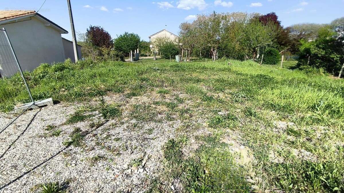 Photo 2 - Terrain à SAINT-DENIS-DE-PILE