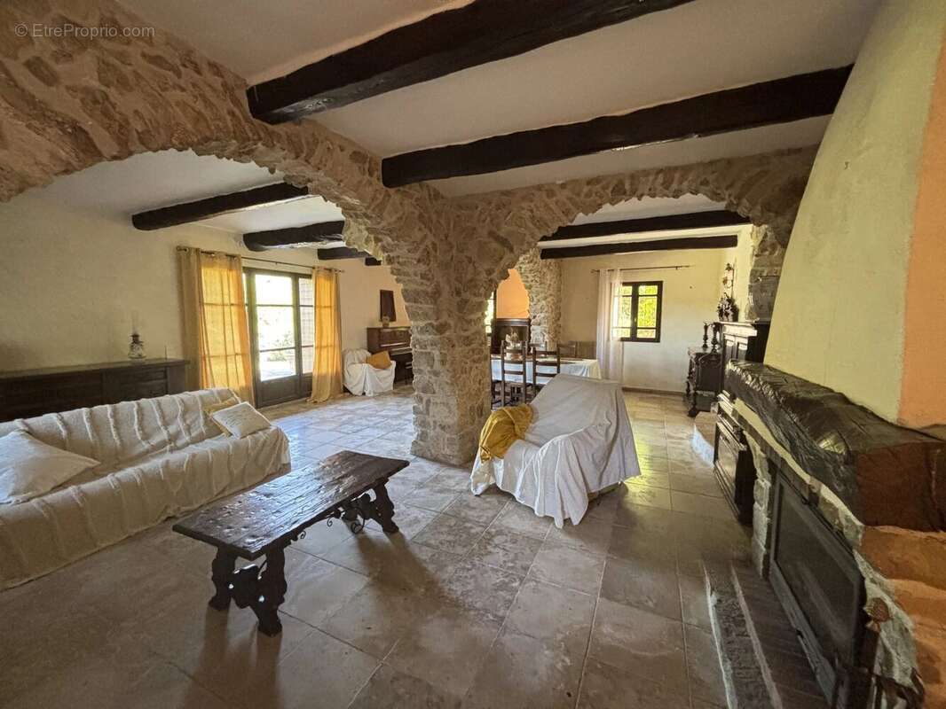 Maison à CHATEAUDOUBLE