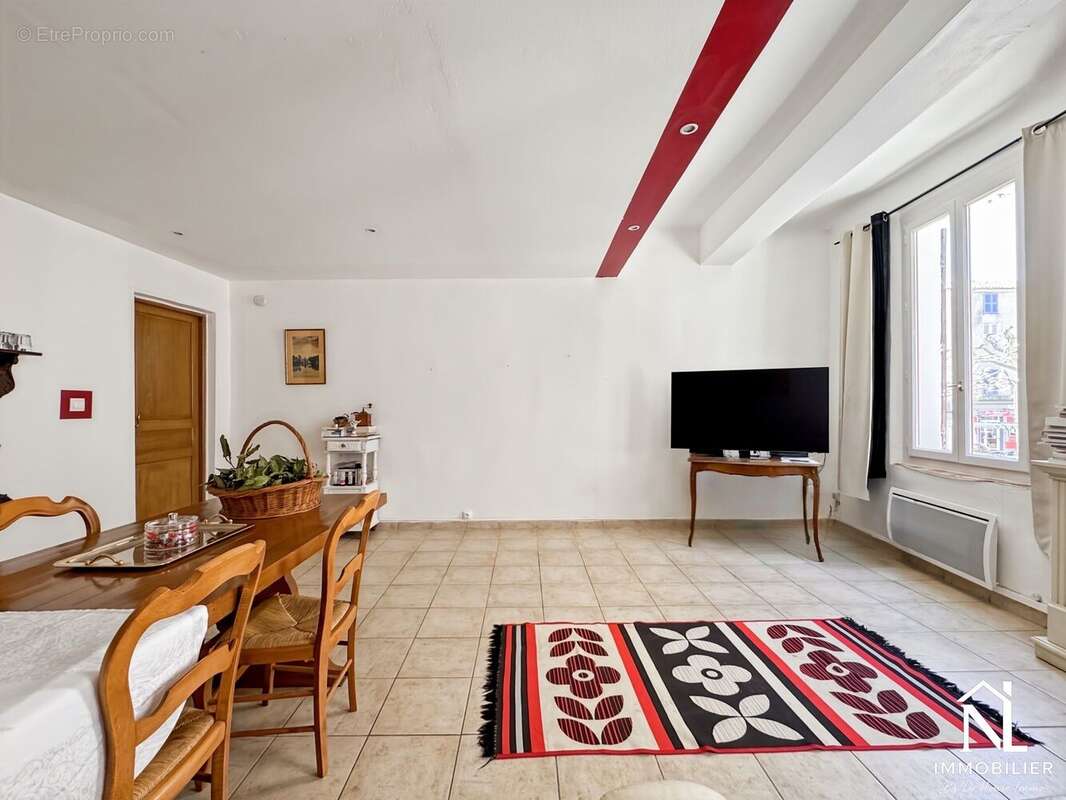 Appartement à SIGNES