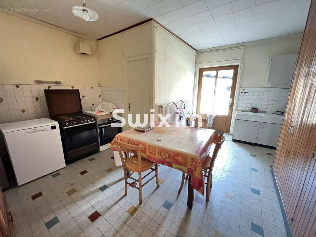 Maison 300 m² à Savigny-En-Revermont  - photo 2