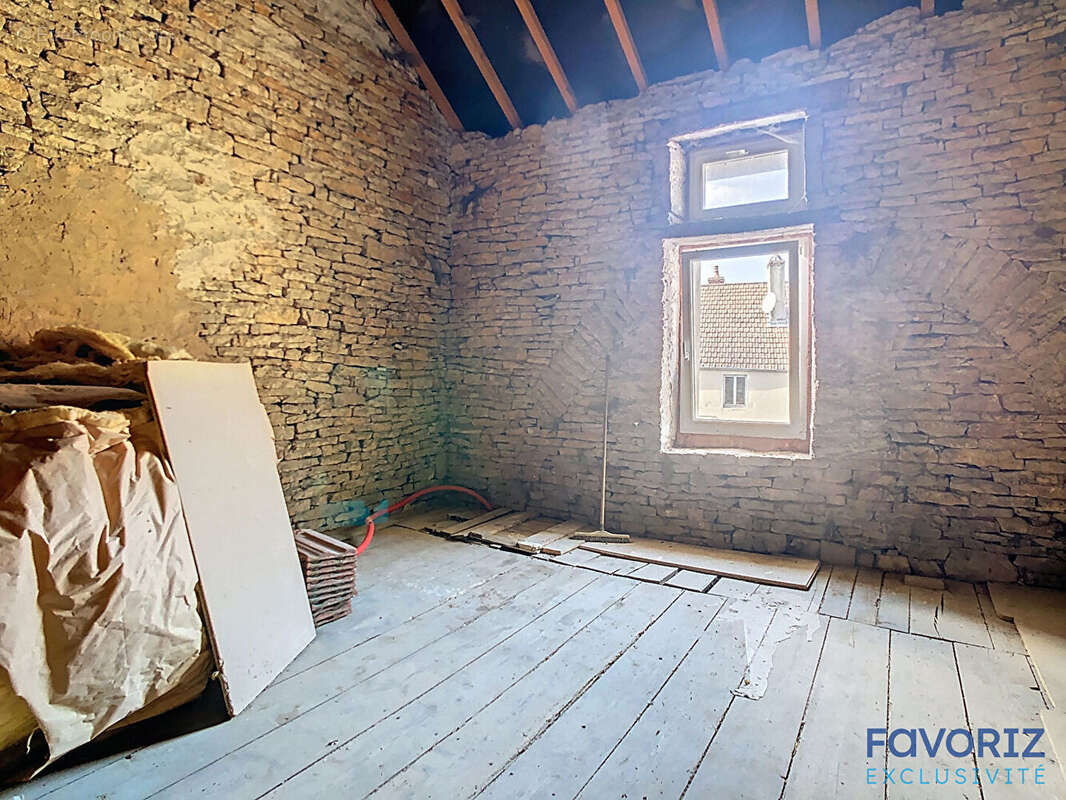 Maison à FONTAINE-FRANCAISE