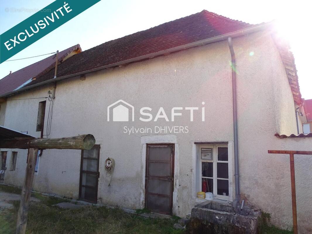 Photo 1 - Commerce à VEZERONCE-CURTIN