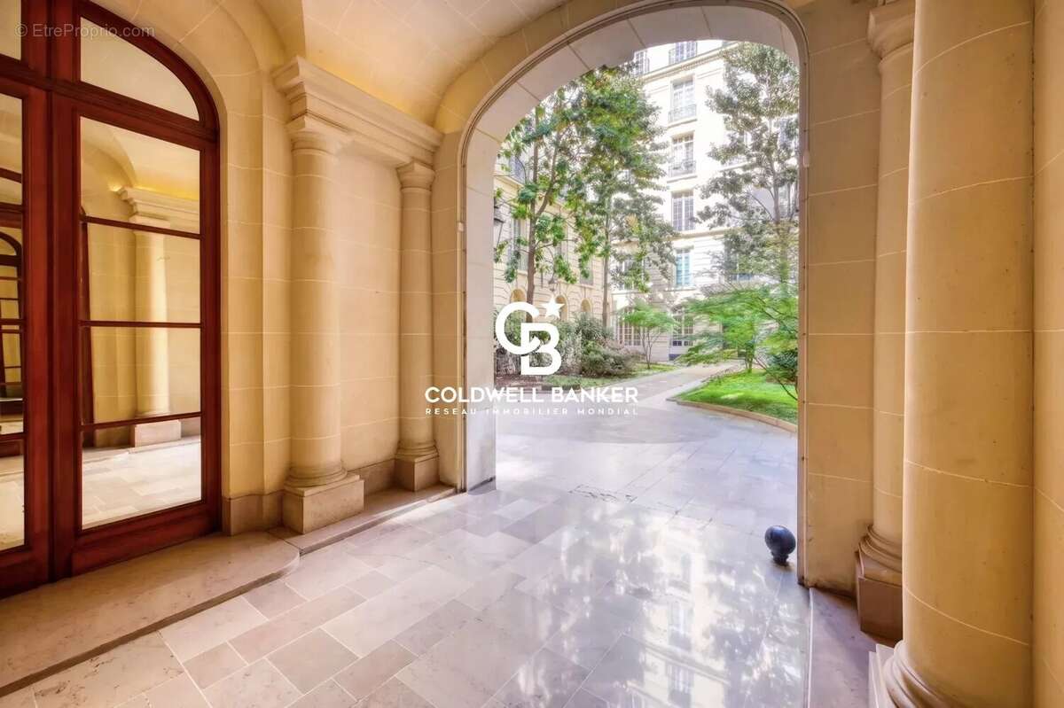 Appartement à PARIS-8E