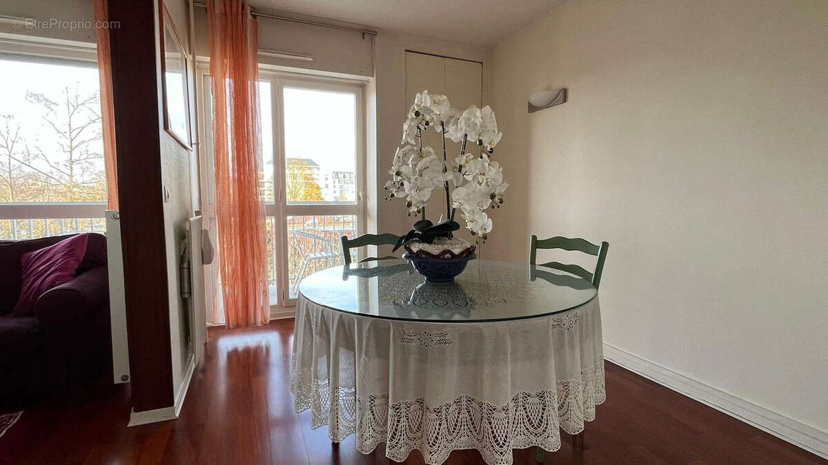 Appartement à SARTROUVILLE