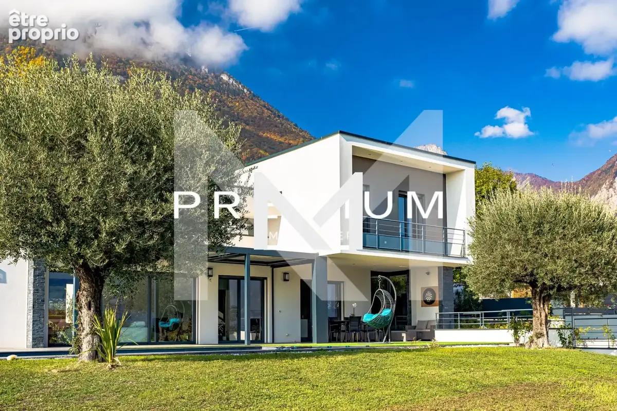 Maison 8 pièces 249 m² à vendre à Saint-Ismier (38330) - photo 3