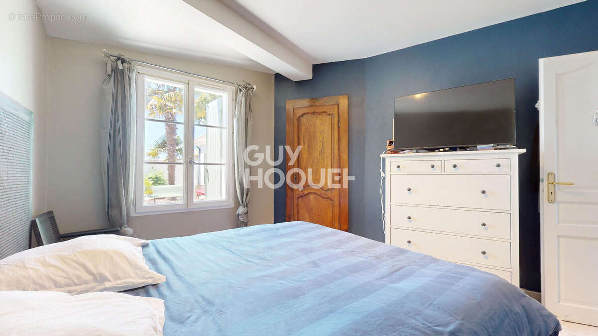 Maison au coeur de Saint-Martin-de-Ré - Un havre de paix à saisir ! - photo 9