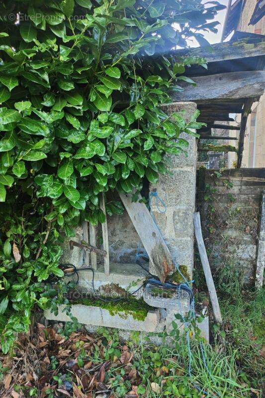 Maison à MONTAIGNAC-SAINT-HIPPOLYTE