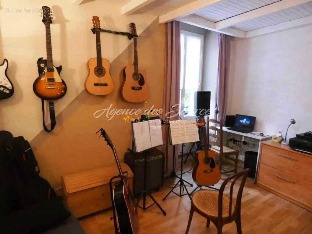 Appartement à VARAGES