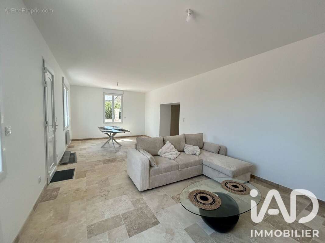 Maison 129 m² à Villebernier  - photo 4