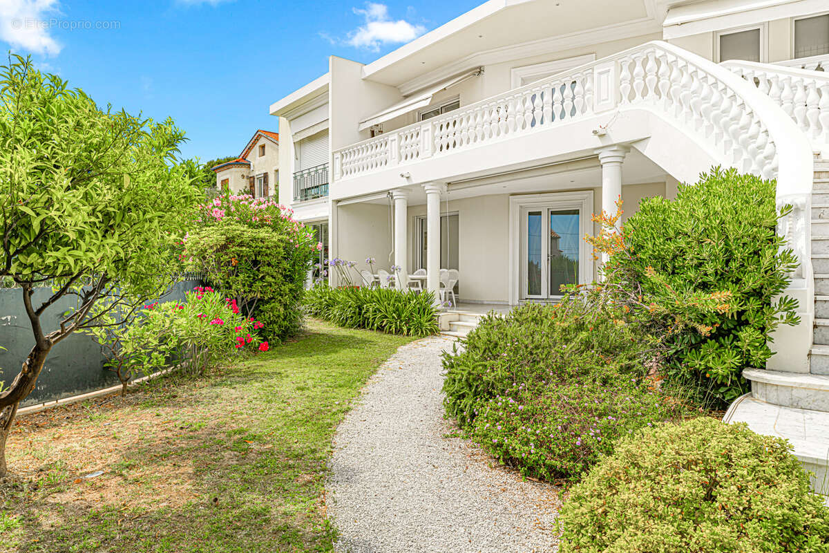NICE NORD COLLINE - 3/4 PIECES dans VILLA - 117 m2 - Terrasse - Jardin- Garage - 689 000 € - photo 5