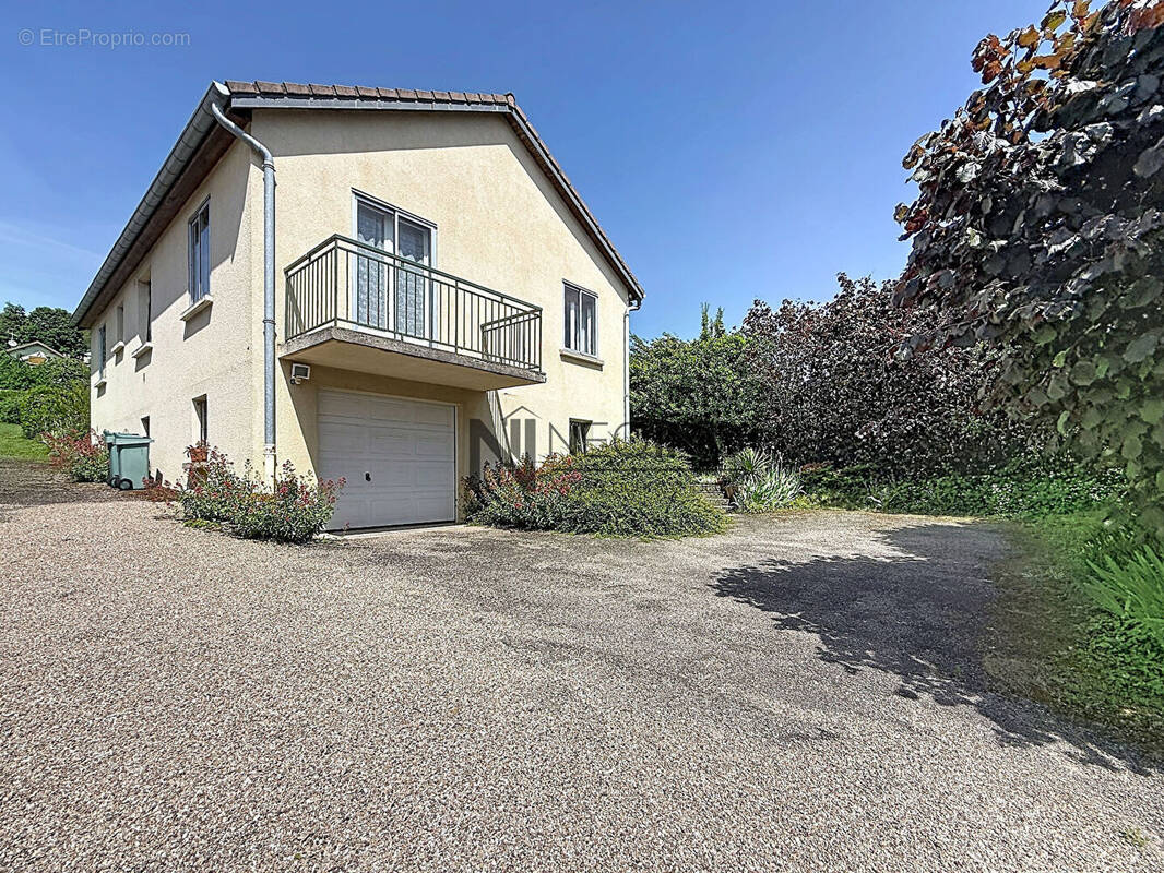 Maison à NEUFCHATEAU